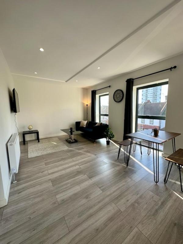 Stratford Apartment With Balcony Londra Dış mekan fotoğraf